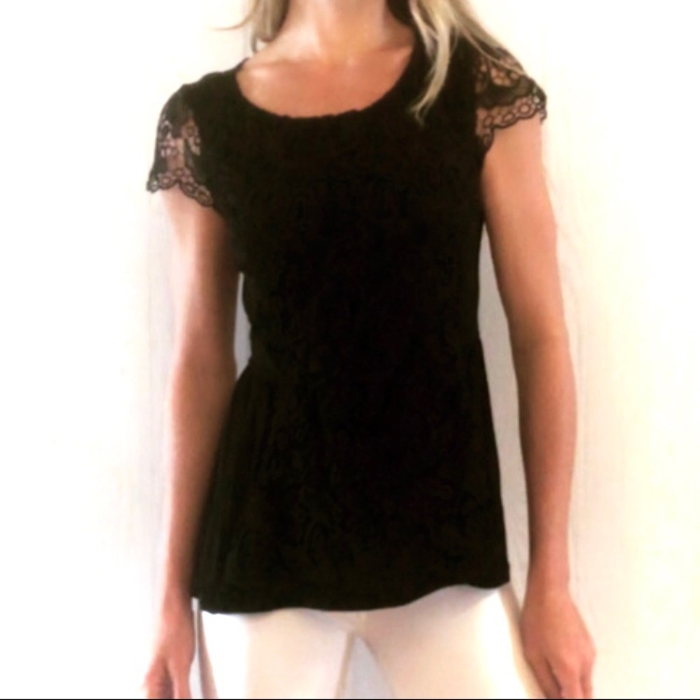 🦩🖤H&M black lace peplum top